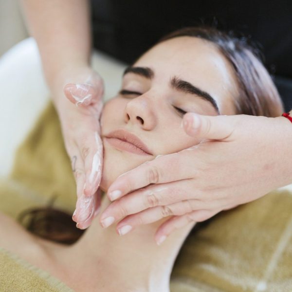 young-woman-receiving-facial-beauty-treatment-in-a-spa-e1668933828780.jpg